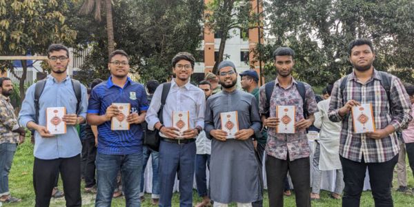 শেকৃবি শিক্ষার্থীদের মধ্যে ১২০০ কোরআন বিতরণ ছাত্রশিবিরের